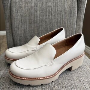 Naturalizer Cream Loafers Size 10